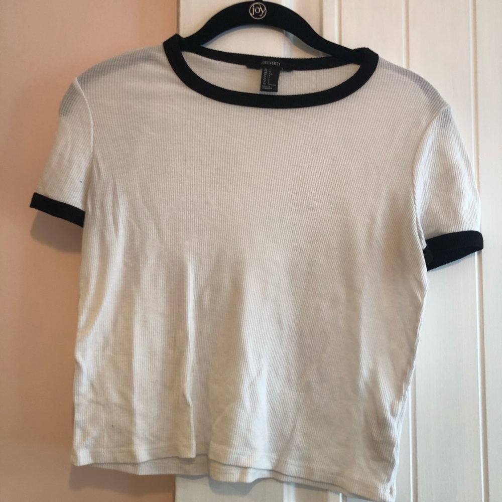 White short sleeve with black outline